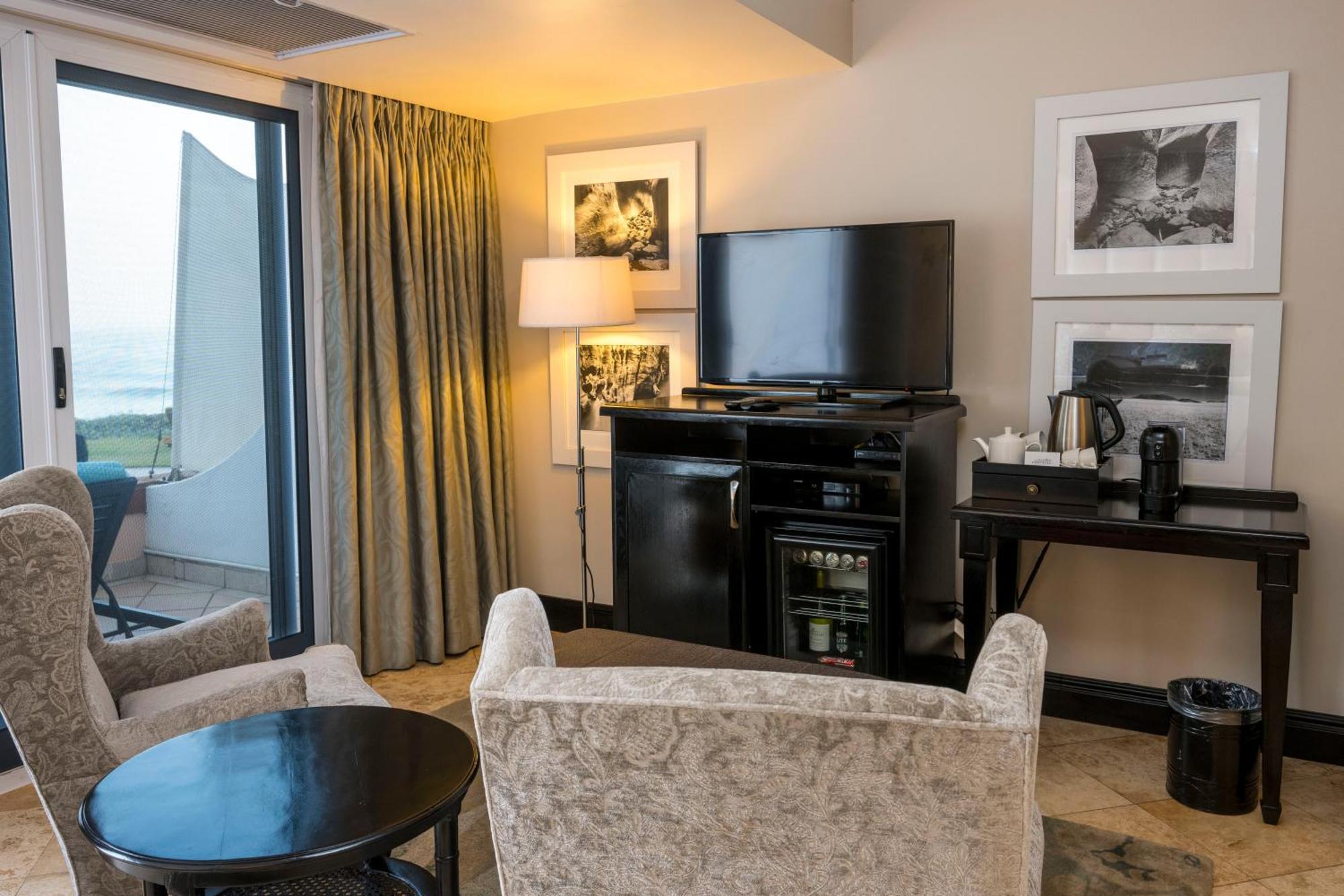 Beverly Hills Дурбан Екстер'єр фото A living room at the Four Seasons Resort