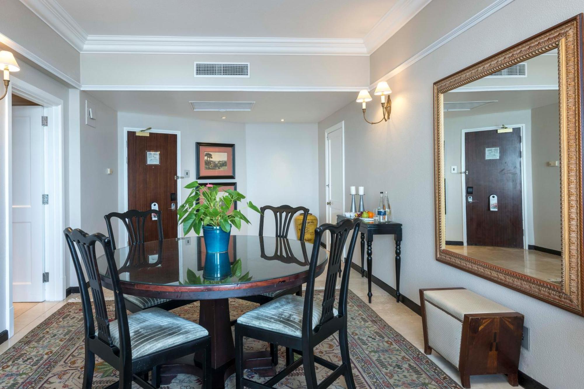 Beverly Hills Дурбан Екстер'єр фото A suite at the Hilton