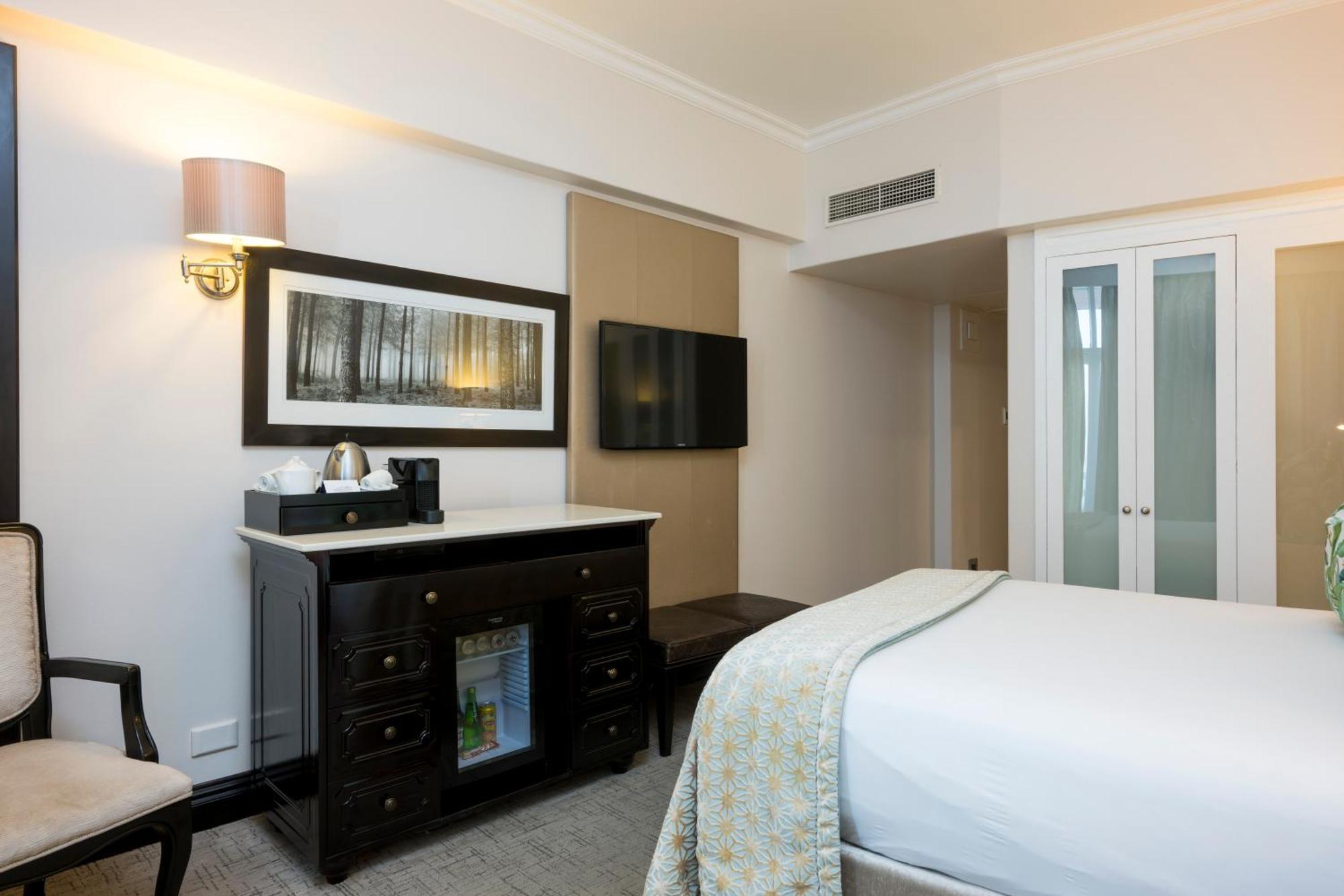 Beverly Hills Дурбан Екстер'єр фото A room at the hotel