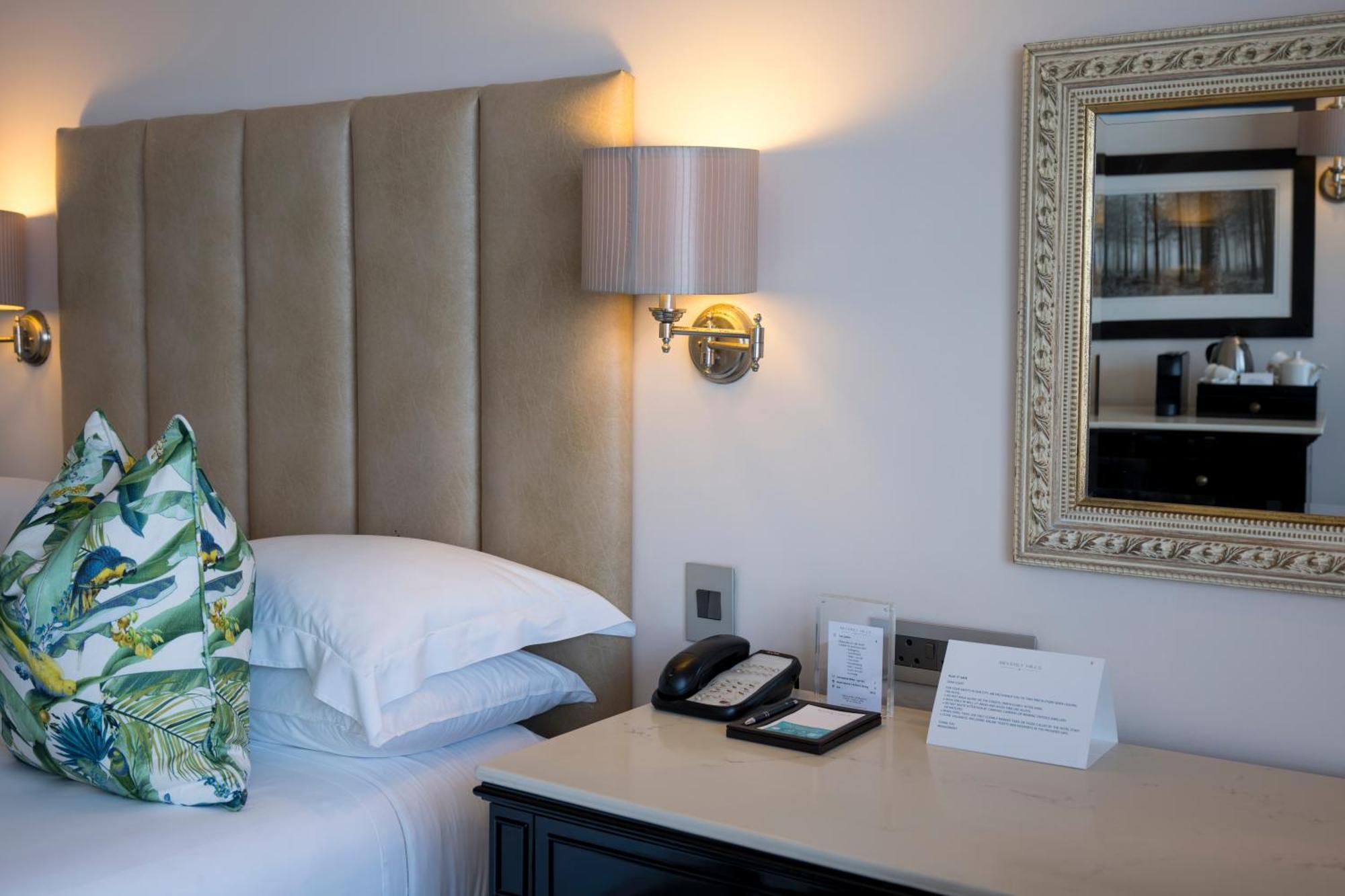 Beverly Hills Дурбан Екстер'єр фото A room at the hotel