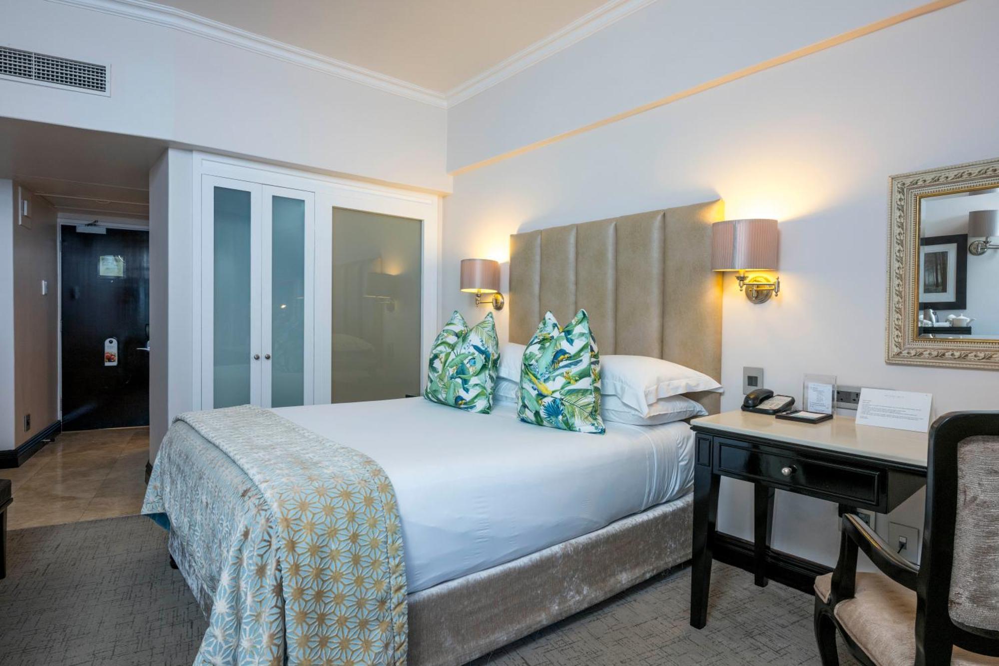 Beverly Hills Дурбан Екстер'єр фото A bedroom at the hotel